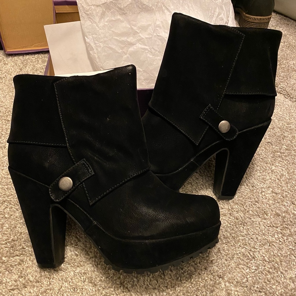 NIB Blowfish boots